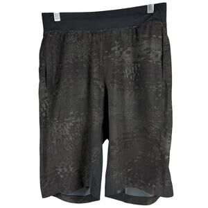 Lululemon T.H.E. Short Linerless 11" Gray Geometric Print Men's Size Small EUC